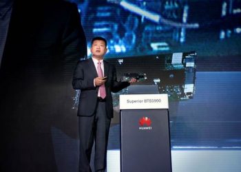 Peter Zhou, Chief Marketing Officer of Huawei Wireless Solution, releases a series of solutions for autonomous driving mobile networks. PHOTO from Huawei