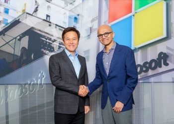 Park Jung Ho, CEO of SK Telecom (left), and Satya Nadella, CEO of Microsoft (right). PHOTO from SK Telecom
