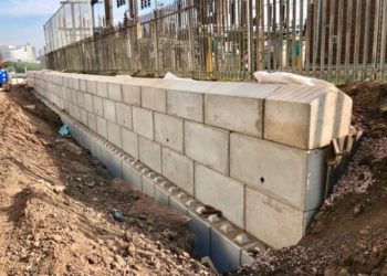 Construction of a retaining wall using Blockwall. (Photo from Blue Planet)