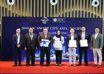 Aminolhuda with IDC representatives, IRDA and CGPV Management at IDC Smart City Award Ceremony in Forest City.