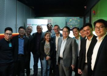 Smart and PLDT executives Joachim Horn, Chaye Cabal-Revilla, Ricky Vargas, Mario G. Tamayo with counterparts from Nokia Philippines led by Andrew Cope during the 5G-SA video call trial conducted in Makati City.