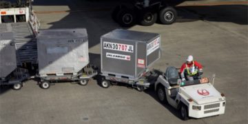 A JAL transport vehicle at Haneda Airport. (Photo from NEC Corporation)