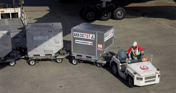 A JAL transport vehicle at Haneda Airport. (Photo from NEC Corporation)