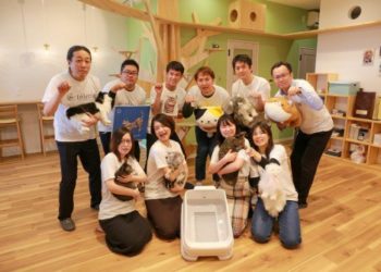 Team Hachi Tama celebrates the toletta® smart litter box.