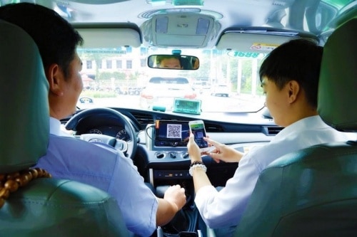 https://futureiot.tech/wp-content/uploads/2020/06/Mai-Linh-taxi-with-VNPay-SmartPOS-cropped.jpg?utm_source=chatgpt.com