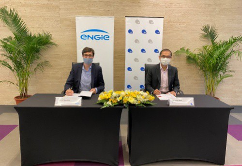 {L-R): Thomas Baudlot, CEO, ENGIE South East Asia and Tan Boon Khai, CEO, JTC Corporation signing the Agreements in a signing ceremony