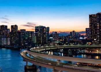 Rainbow Bridge in Tokyo. Image by xegxef from Pixabay