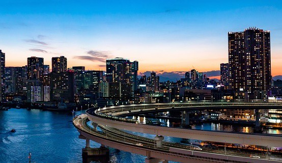 Rainbow Bridge in Tokyo. Image by xegxef from Pixabay
