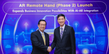 (Left to right)  Esmond Li, CEO of CITIC Telecom CPC, and Dr. Denis Yip, CEO of ASTRI