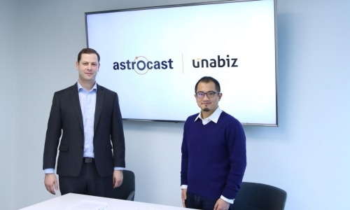 (L-R) Fabien Jordan, CEO of Astrocast, and Henri Bong, co-CEO of UnaBiz
