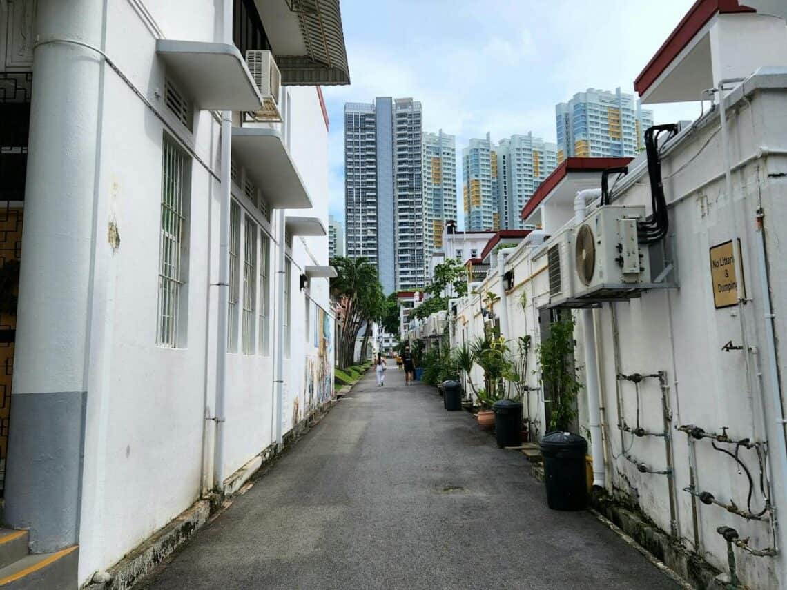Photo by Vivien Tong: https://www.pexels.com/photo/the-tiong-bahru-neighbourhood-in-singapore-17433894/