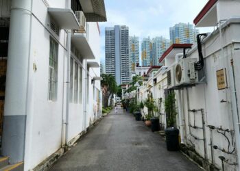 Photo by Vivien Tong: https://www.pexels.com/photo/the-tiong-bahru-neighbourhood-in-singapore-17433894/