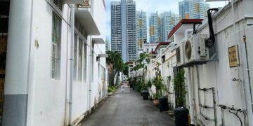 Photo by Vivien Tong: https://www.pexels.com/photo/the-tiong-bahru-neighbourhood-in-singapore-17433894/