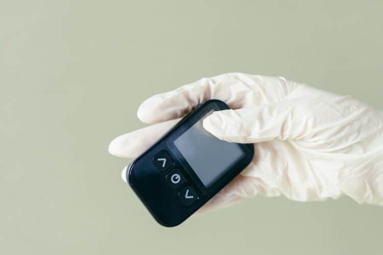 Photo by Mikhail Nilov: https://www.pexels.com/photo/a-person-in-latex-gloves-holding-a-glucometer-device-8669879/