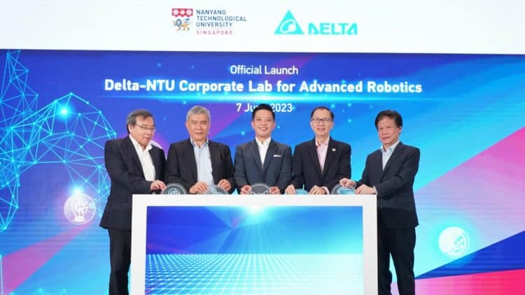 (L-R) Dr Chiueh Tzi-Cker, General Director, Delta Research Centre, Mr Yancey Hai, Chairman, Delta Electronics Inc, Mr Alvin Tan, Minister of State for the Ministry of Trade & Industry, Professor Ho Teck Hua, NTU President, and Prof Lam Khin Yong, Vice President (Industry), NTU, inserting the launching mechanism at the opening ceremony for the Delta-NTU Corporate Lab for Advanced Robotics.