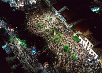 Photo by Luiz  Valber: https://www.pexels.com/photo/aerial-view-of-a-crowded-city-street-during-a-celebration-at-night-15789993/