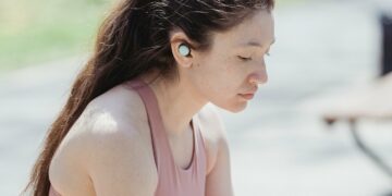 Photo by Miriam Alonso: https://www.pexels.com/photo/woman-in-sports-clothing-with-ear-buds-looking-at-her-smart-phone-7623294/
