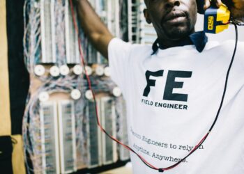 Photo by Field Engineer: https://www.pexels.com/photo/crop-focused-black-engineer-with-handset-checking-connection-442158/