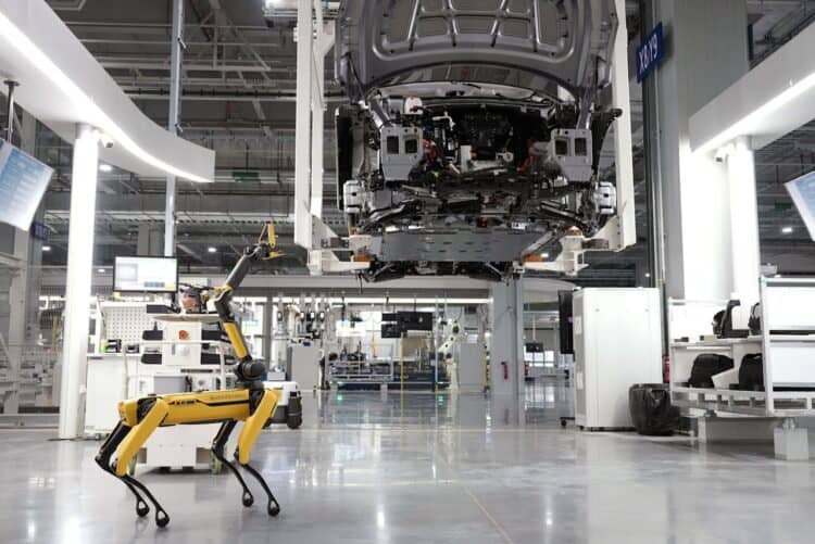 Photo by Hyundai Motor Group  : https://www.pexels.com/photo/boston-dynamics-robot-in-a-car-factory-19319639/