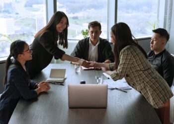 Photo by Mikhail Nilov: https://www.pexels.com/photo/people-having-a-meeting-8101929/