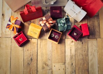 Photo by Andrea Piacquadio: https://www.pexels.com/photo/assorted-gift-boxes-on-brown-wooden-floor-surface-1050244/