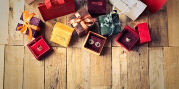 Photo by Andrea Piacquadio: https://www.pexels.com/photo/assorted-gift-boxes-on-brown-wooden-floor-surface-1050244/