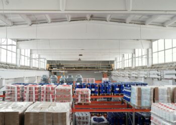 Photo by Tiger Lily: https://www.pexels.com/photo/photo-of-warehouse-4481326/
