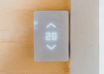 Photo by Erik Mclean: https://www.pexels.com/photo/elevator-call-buttons-8266849/