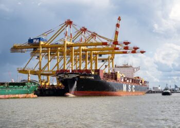 Photo by Georg Wietschorke: https://www.pexels.com/photo/container-ship-docked-at-bremerhaven-port-34024742/