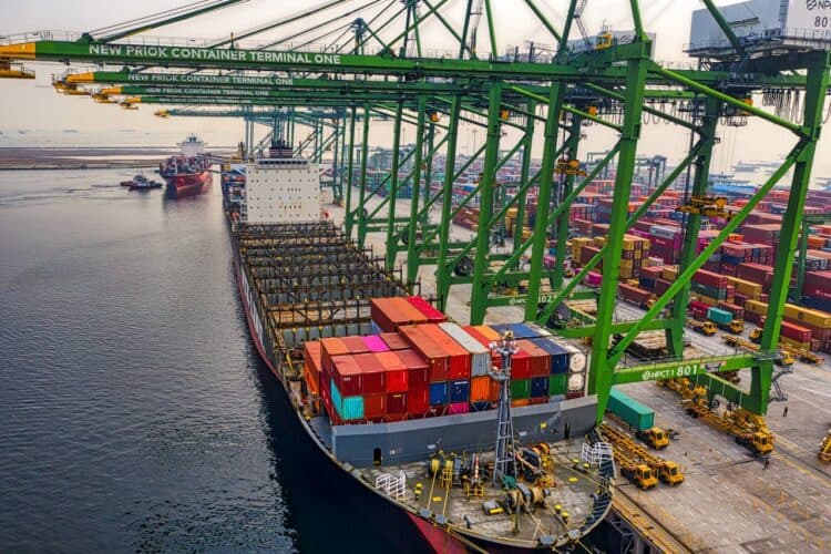Photo by Tom Fisk: https://www.pexels.com/photo/blue-and-red-cargo-ship-on-dock-3840447/