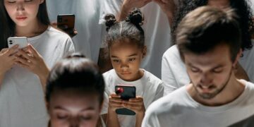 Photo by cottonbro studio: https://www.pexels.com/photo/photo-of-people-engaged-on-their-phones-8088489/