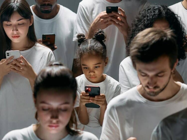 Photo by cottonbro studio: https://www.pexels.com/photo/photo-of-people-engaged-on-their-phones-8088489/