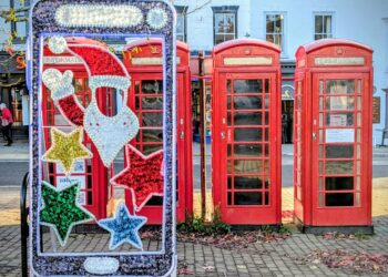 Photo by Mike N: https://www.pexels.com/photo/festive-phone-booths-in-ripon-england-34790061/