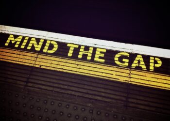 Photo by Pixabay: https://www.pexels.com/photo/mind-the-gap-signage-258063/