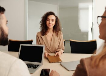 Photo by Edmond Dantès: https://www.pexels.com/photo/woman-in-a-job-interview-4344878/