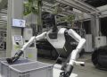 Zoomlion's humanoid robot performs sorting tasks on the factory floor