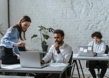 Photo by olia danilevich: https://www.pexels.com/photo/coworkers-sharing-ideas-at-work-5313161/